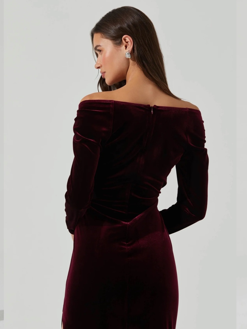 NWT ASTR The Label Sirica Velvet Off Shoulder Dress in Wine, Small - Picture 4 of 12
